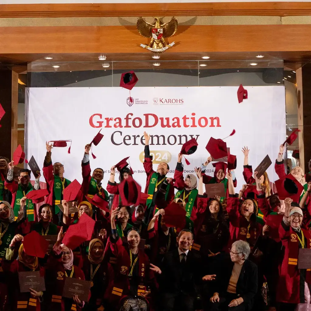 Wisuda GrafoDuation lulusan CHA dan CMHA LKP Grafologi Indonesia